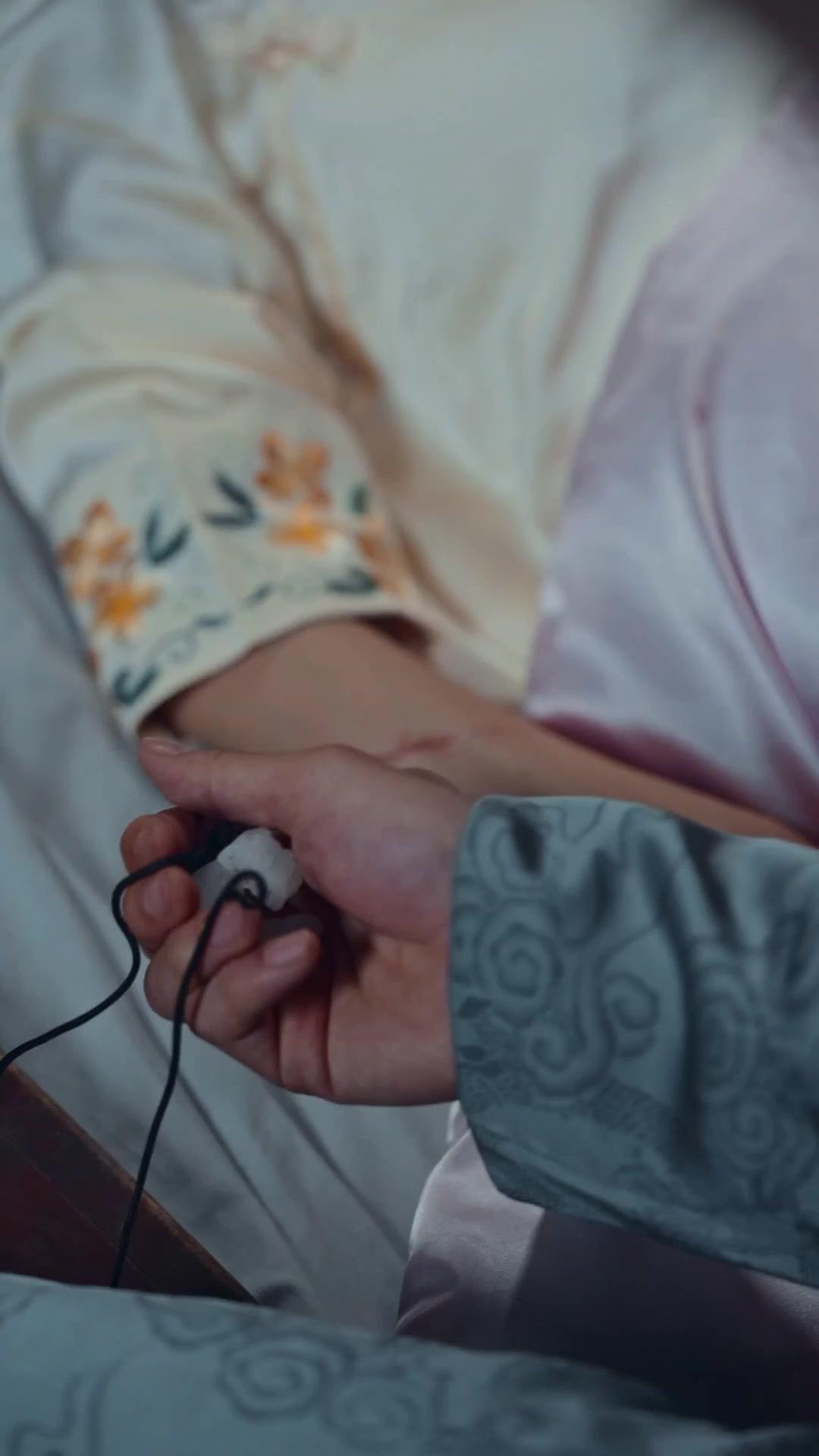 Cinta yang Tidak Tersurat