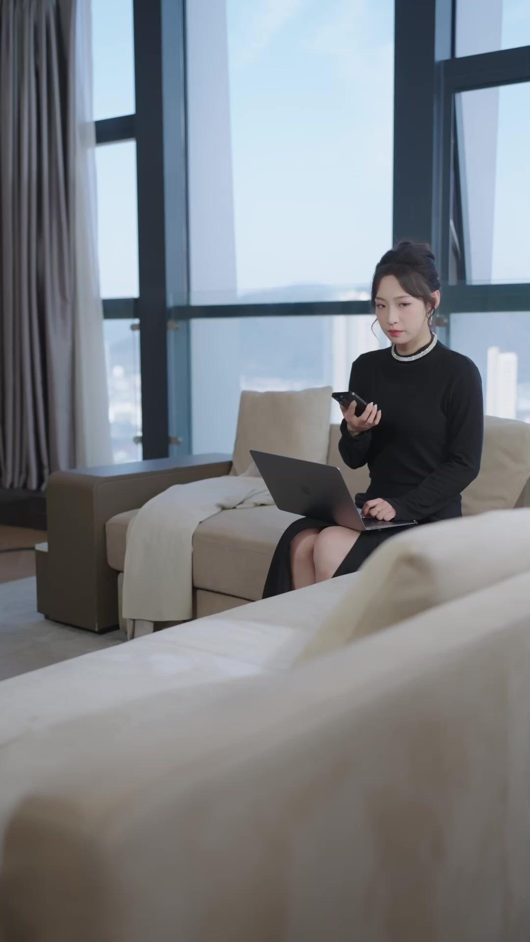 爸比，保姆媽咪穿幫啦！