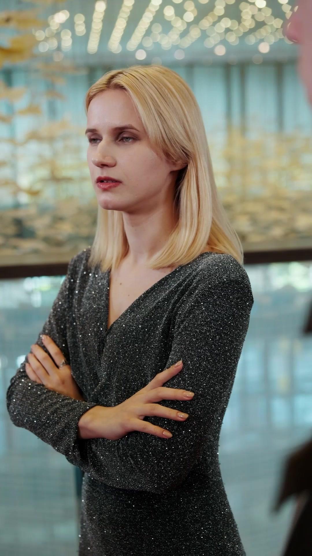 O Rei Lobo Oculto: Um Híbrido Fracassado