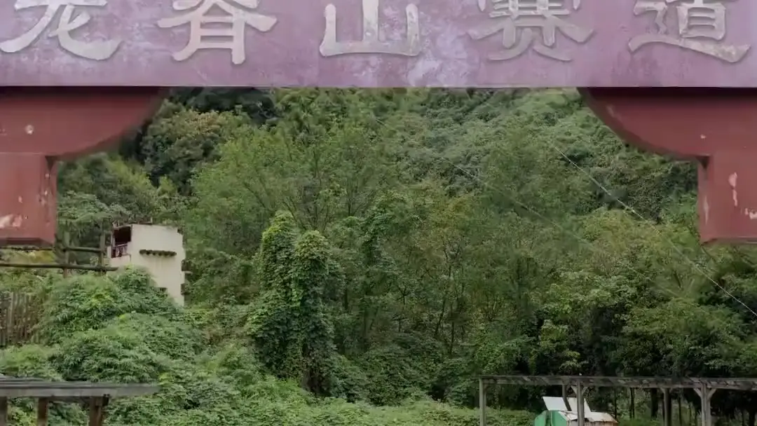 مدبلج سائق الشاحنات، أقوى مما تتخيل: عندما تتحول السباقات إلى معركة نفسية على منحدرات لونغتشين