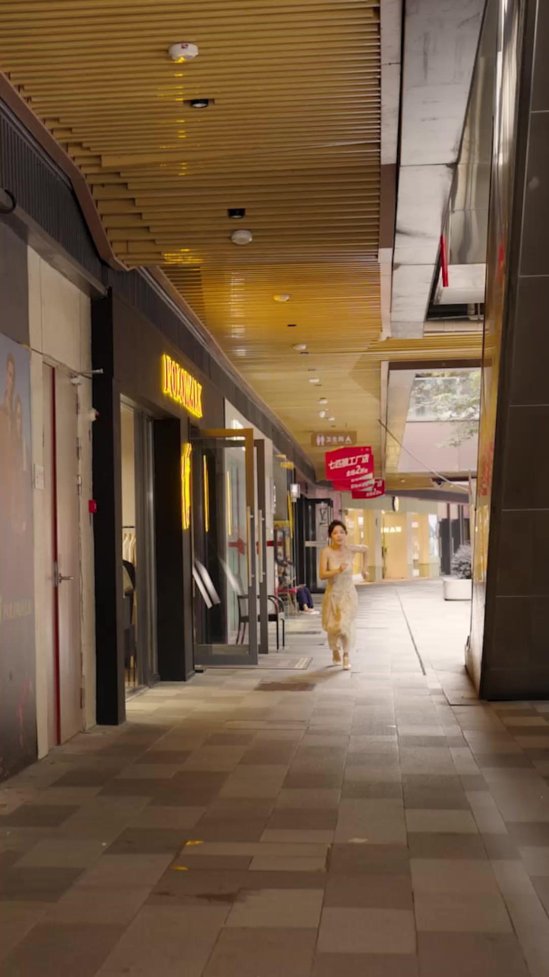 暴君黏上現代千金