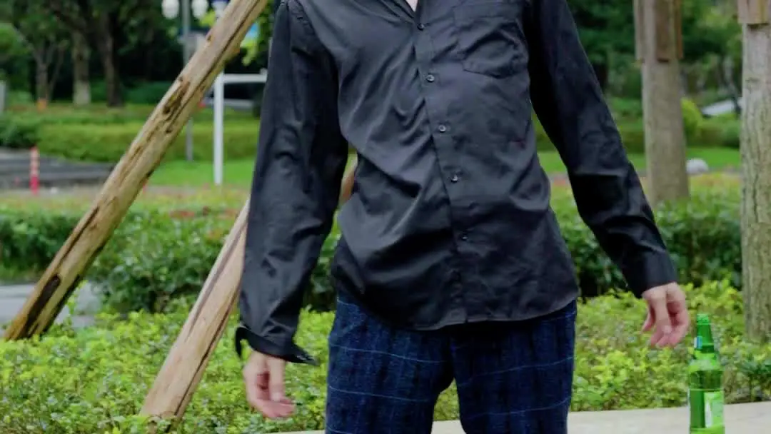 The Double Life of My Ex: When the Umbrella Closes and the Truth Drips