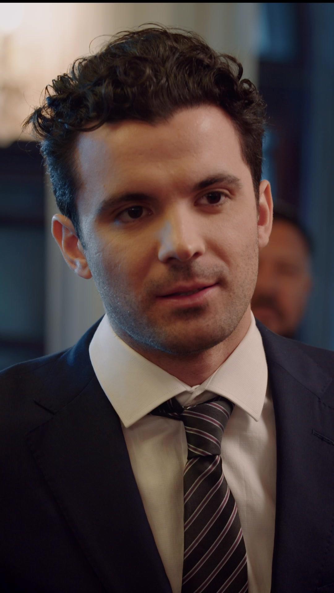 الرئيس التنفيذي الذي رفض 500 امرأة من أجلي 