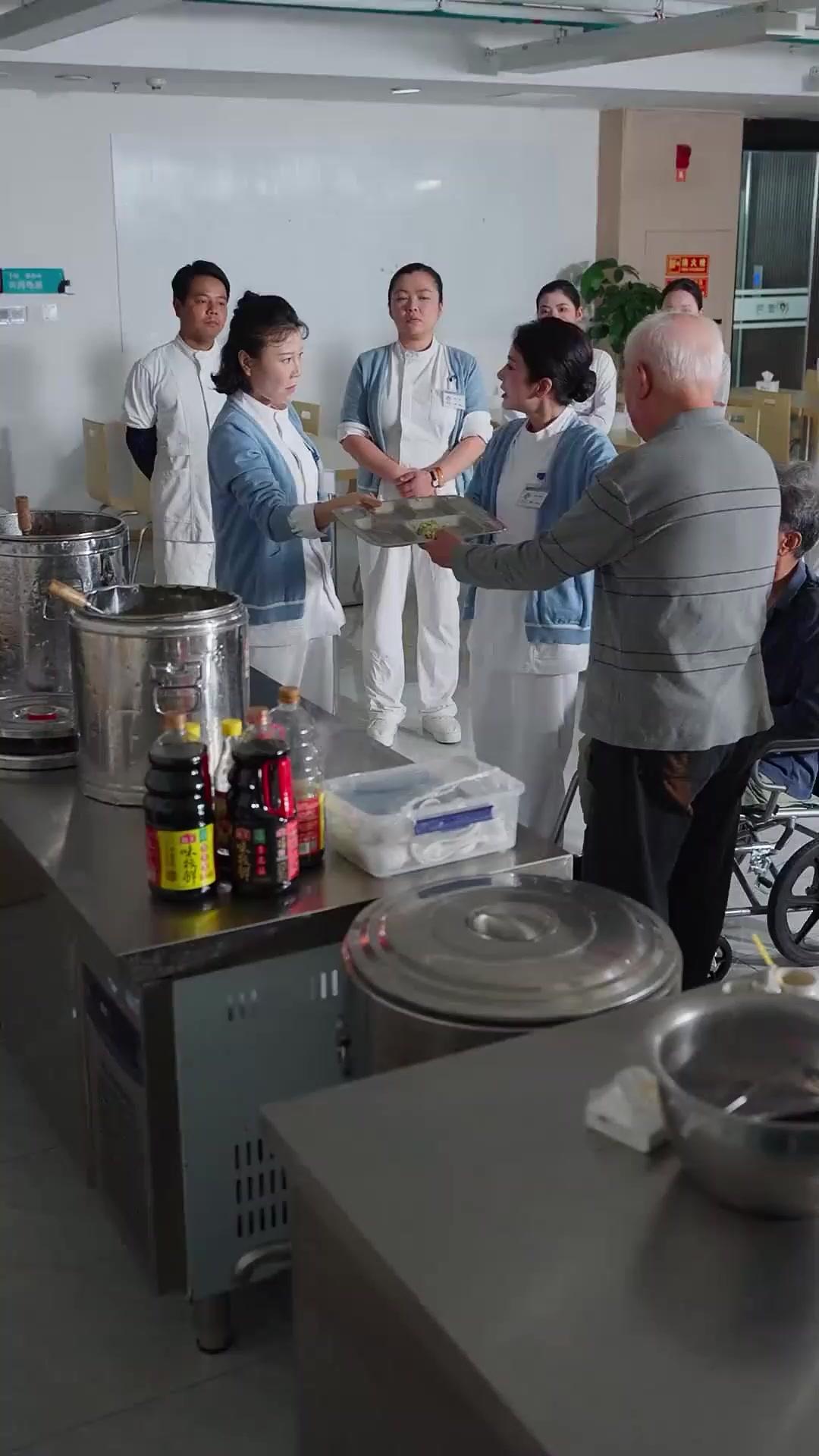 (Dubbing) Daun Gugur, Akar Keadilan