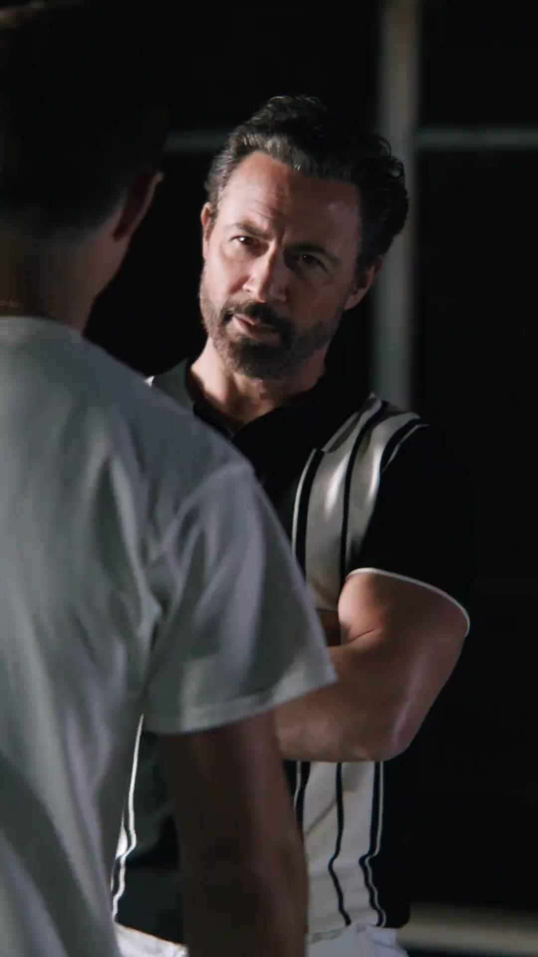 (Doblado) El dios regresó al juego