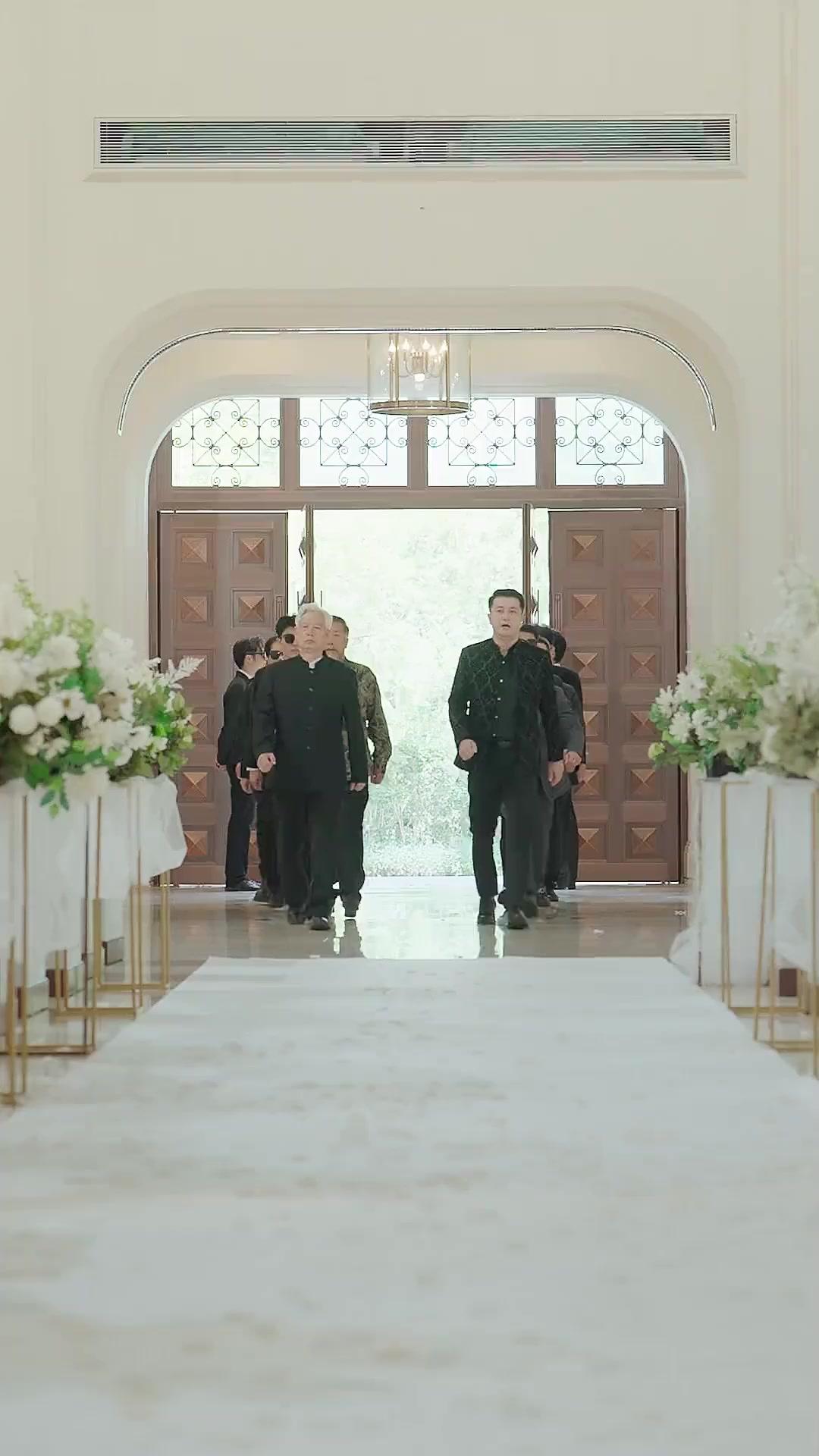 Khi Ánh Trăng Lộ Diện