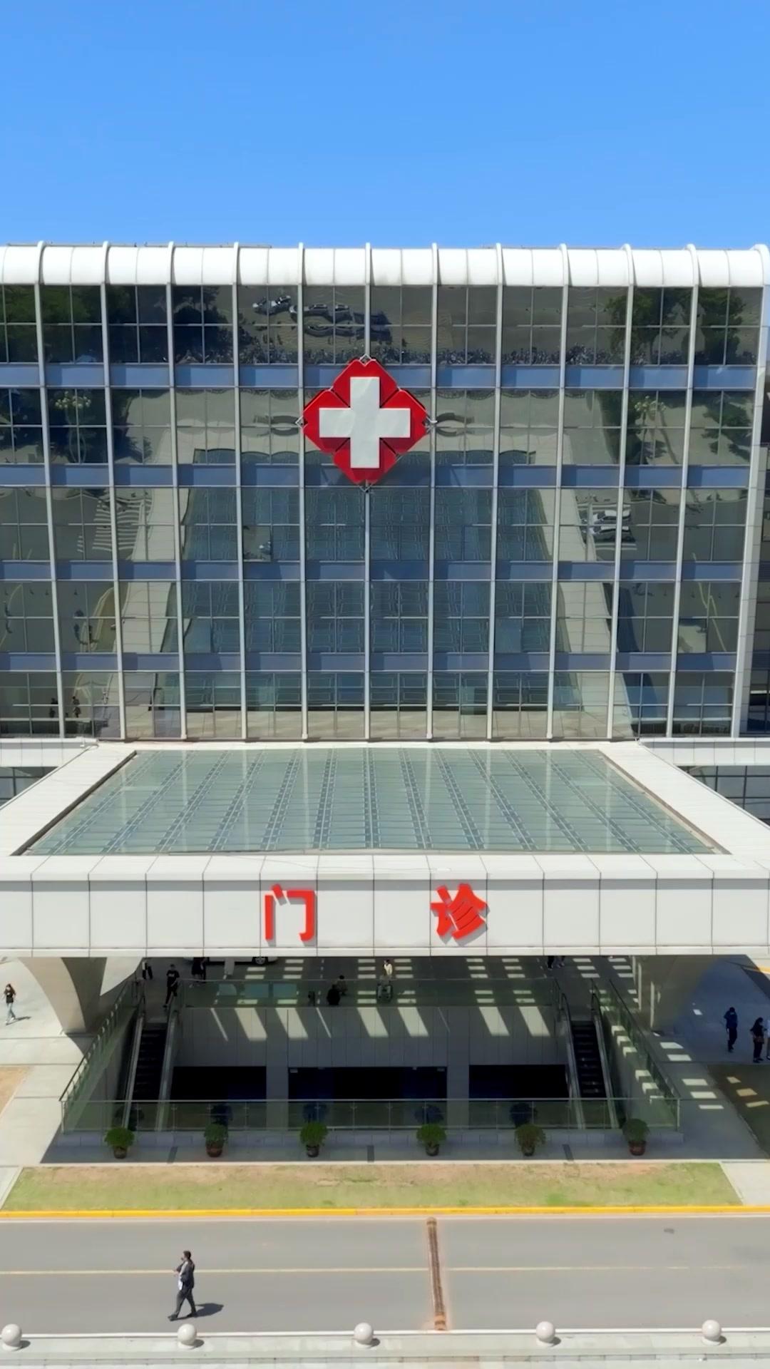 親生女嫌貧，首富子報恩