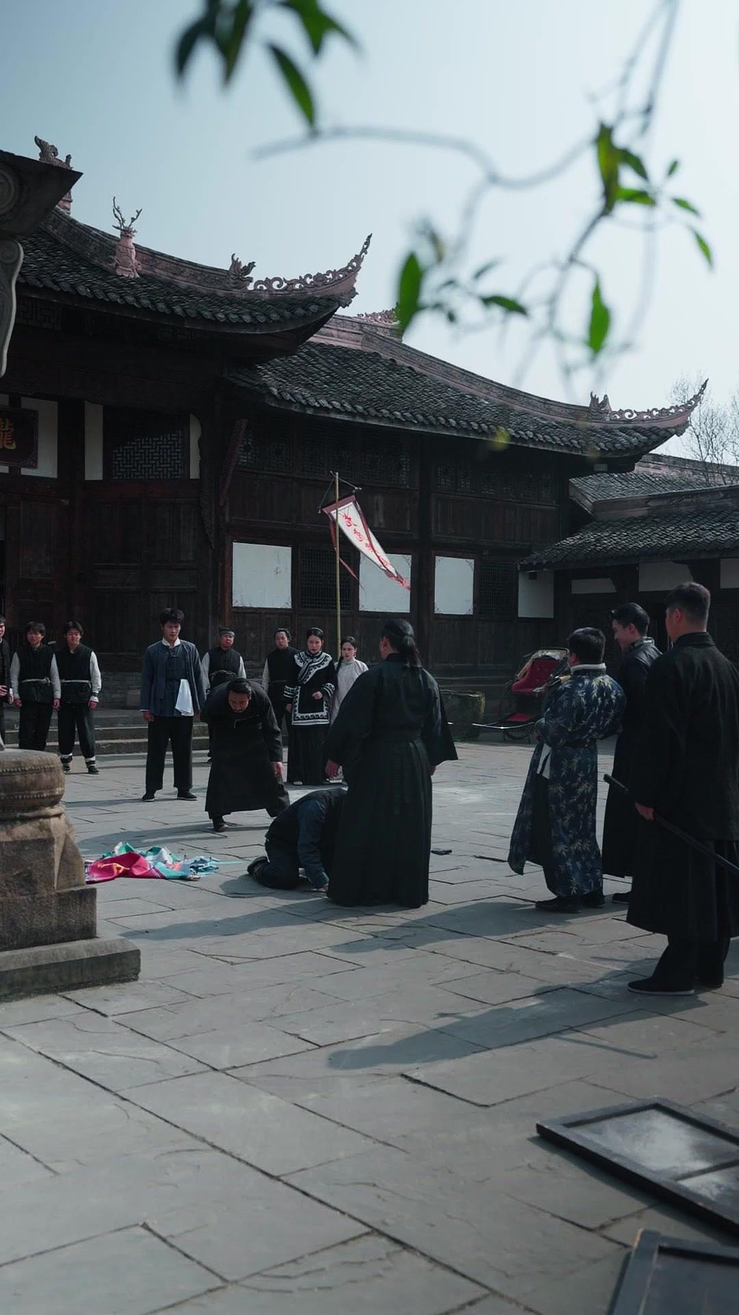 Mocked Driver, Hidden King