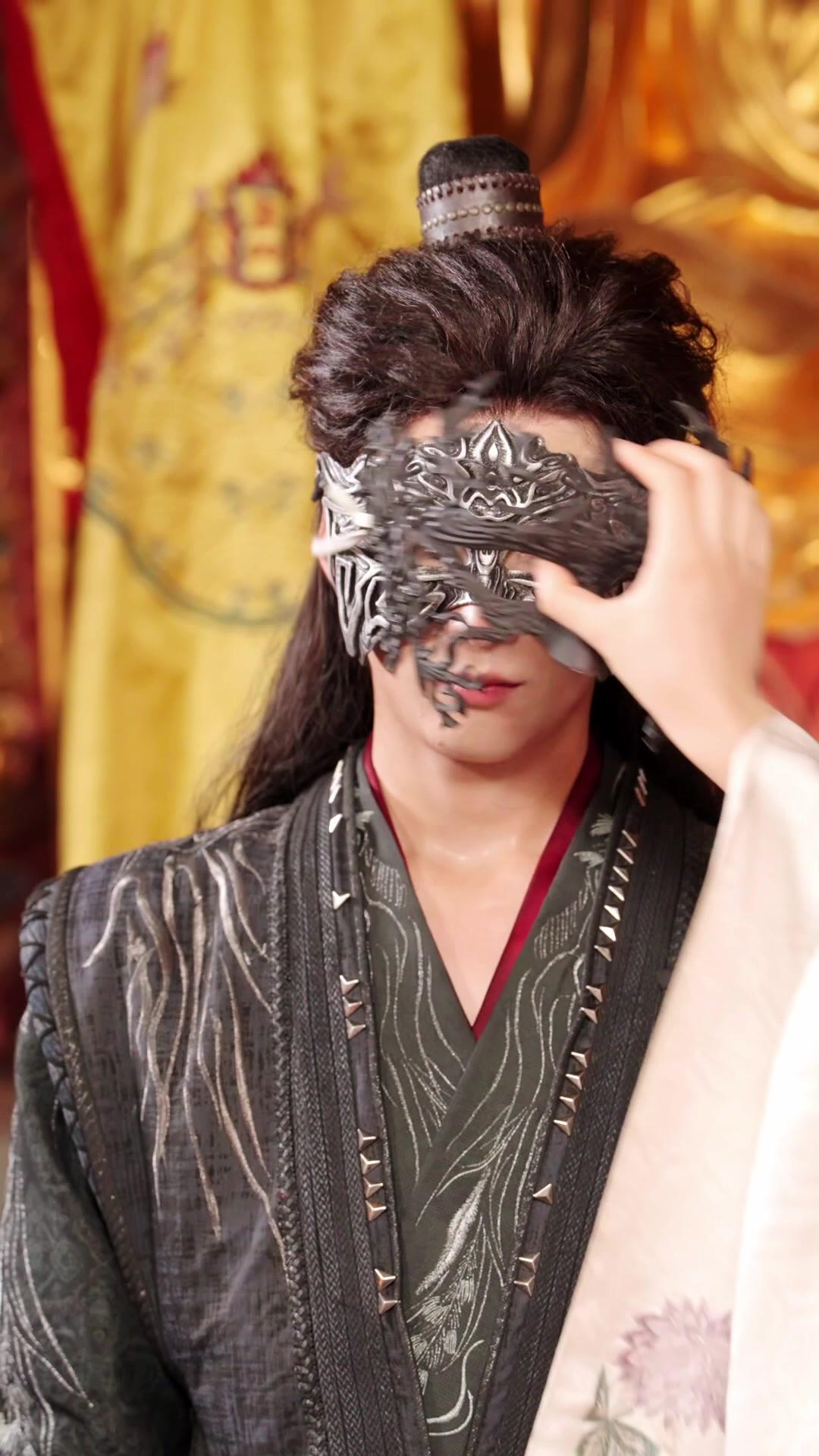 Bangkit Kembali, Menolak Jadi Istri Baik