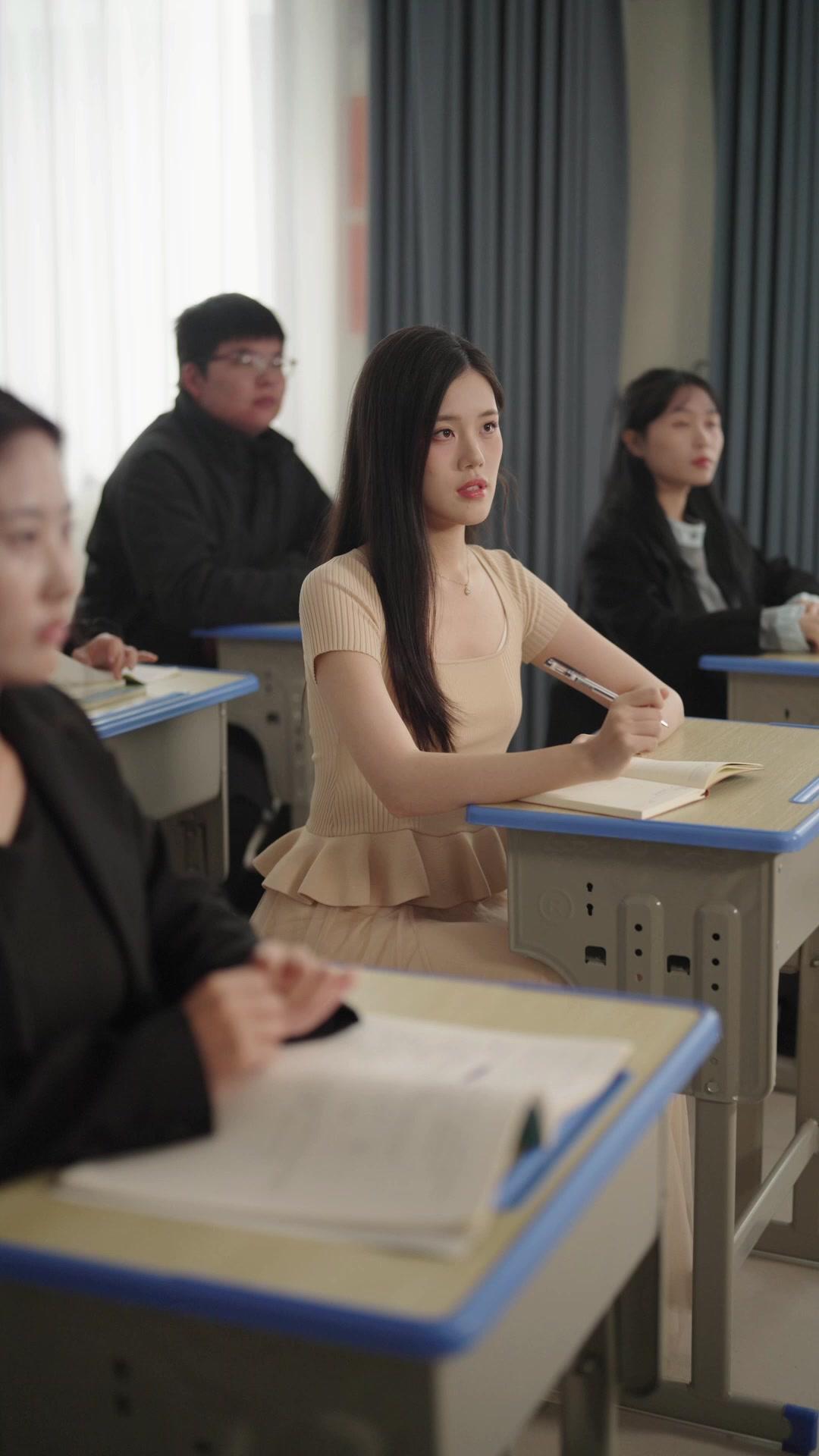 Jiwaku Jenderal, Tubuhku Istri CEO