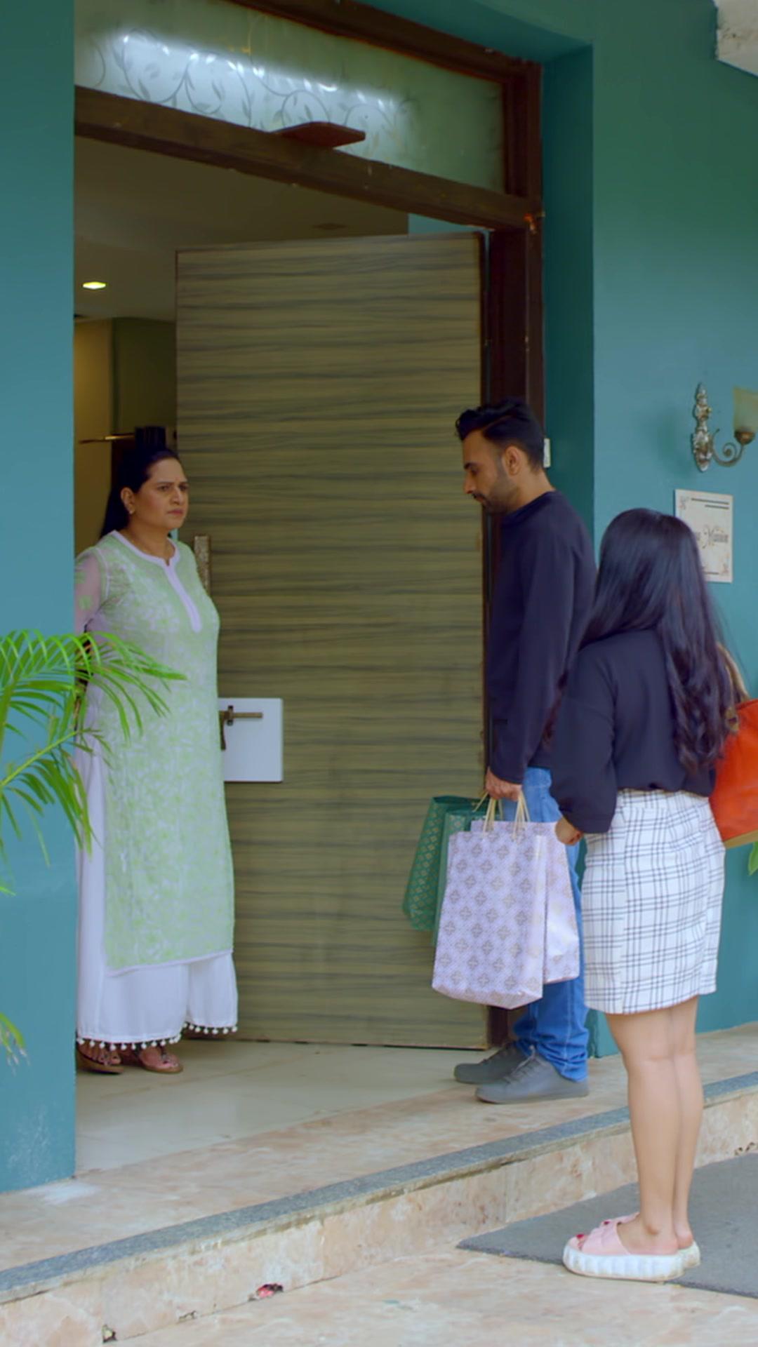 Poor Guests? Wrong Billionaires.