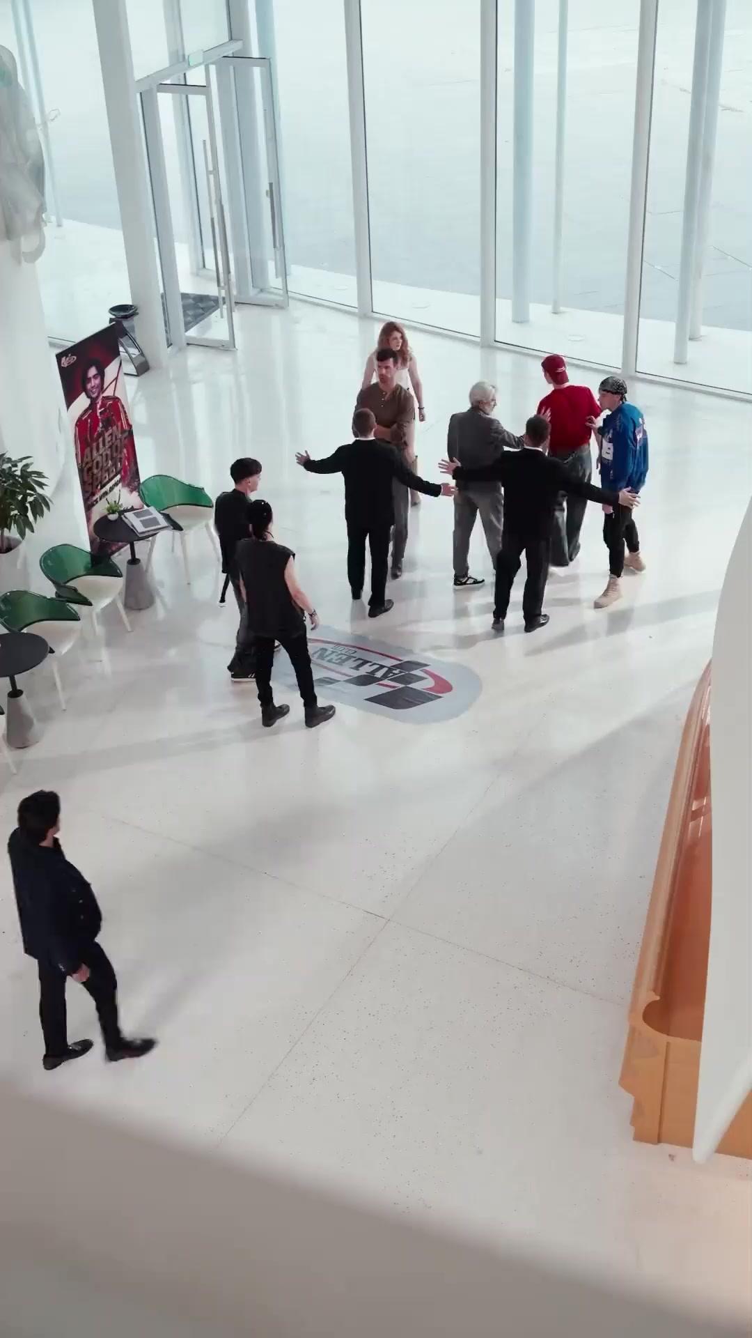 (Doblado) El dios de la velocida