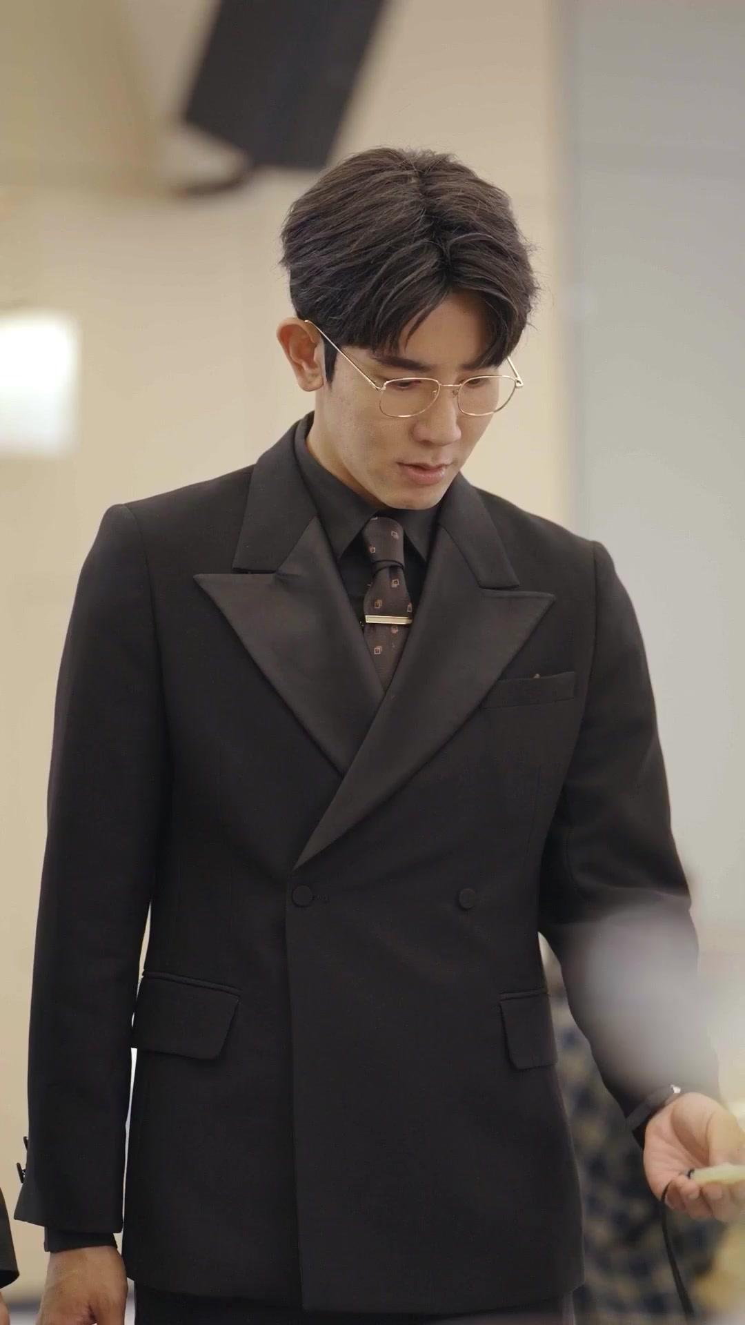 Tiga Tunangan Mencari Kekasihnya