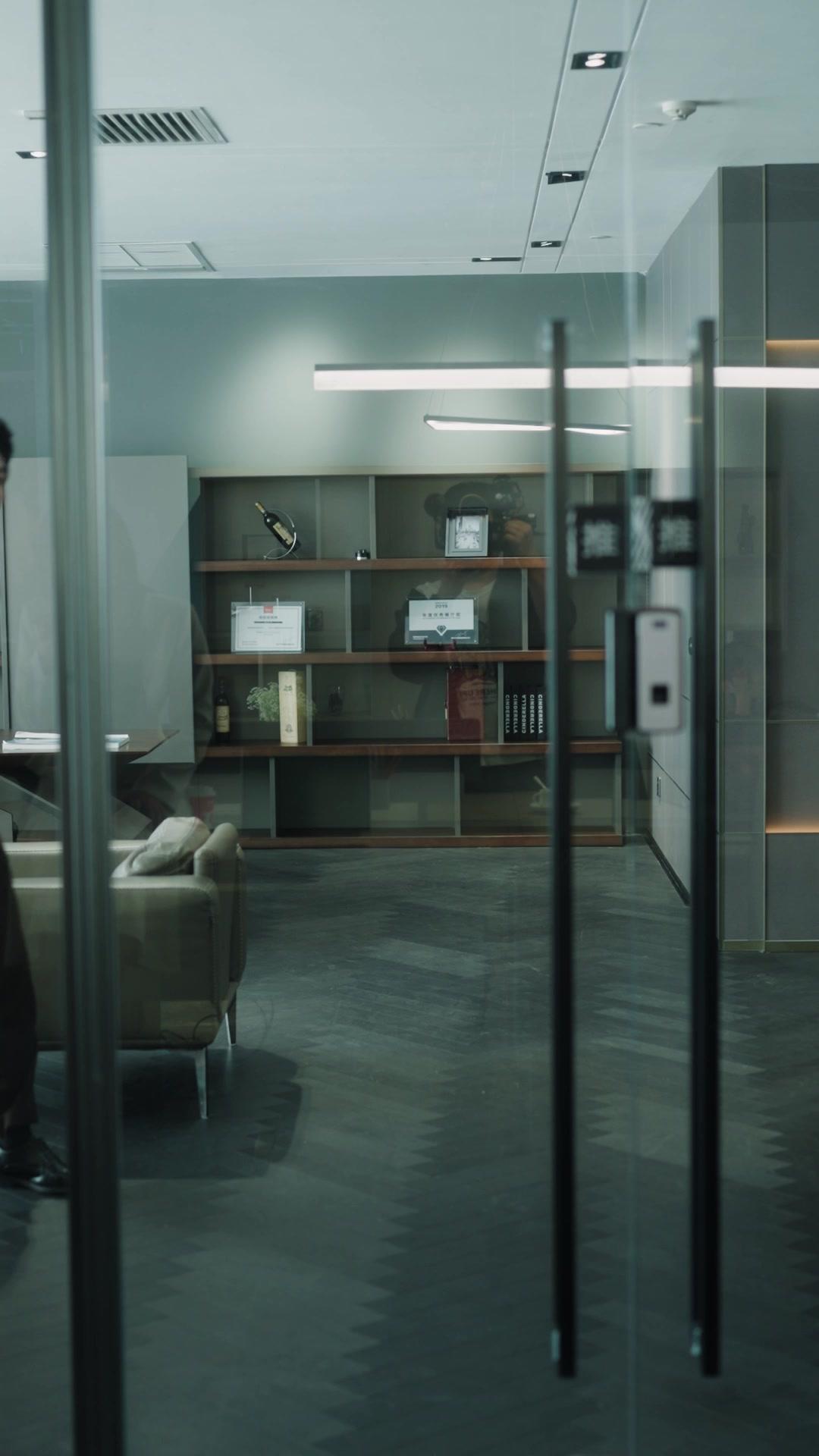 Bugie d'Amore, Verità d'Odio