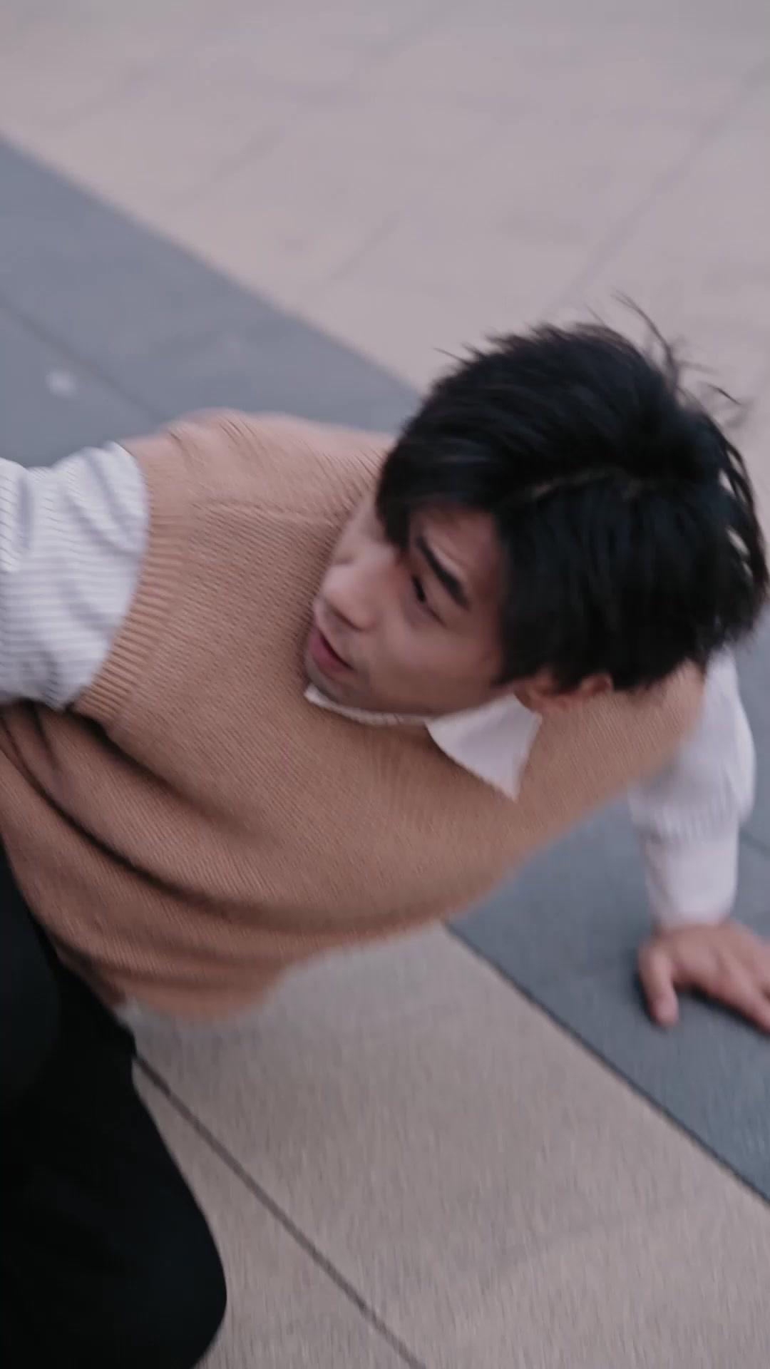 Las estrellas brillan en el cielo