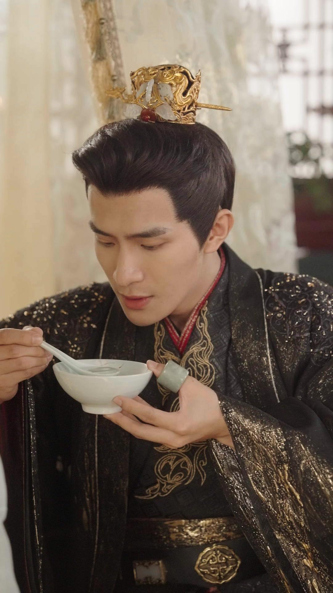 Your Majesty… I’m Just a Courtesan!