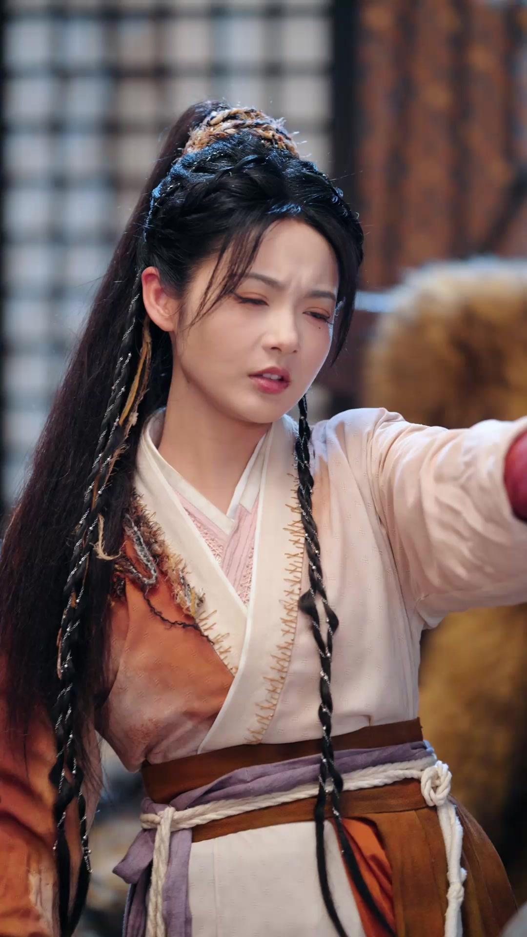 SOUS L'ENNEMIE, VERS L'AMOUR