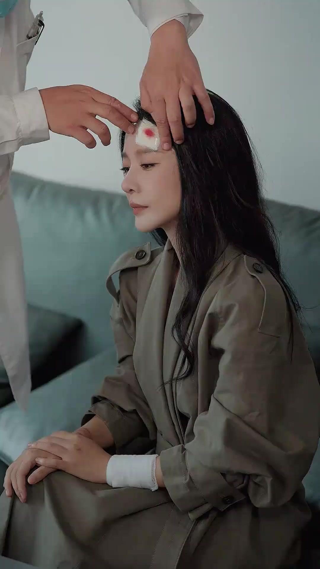 (พากย์เสียง) ความมืดใต้ดวงอาทิตย์