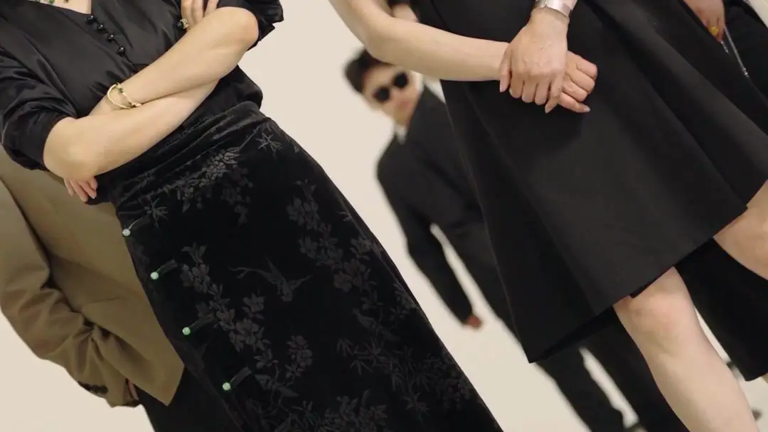 When the Delivery Guy Steals the Scene