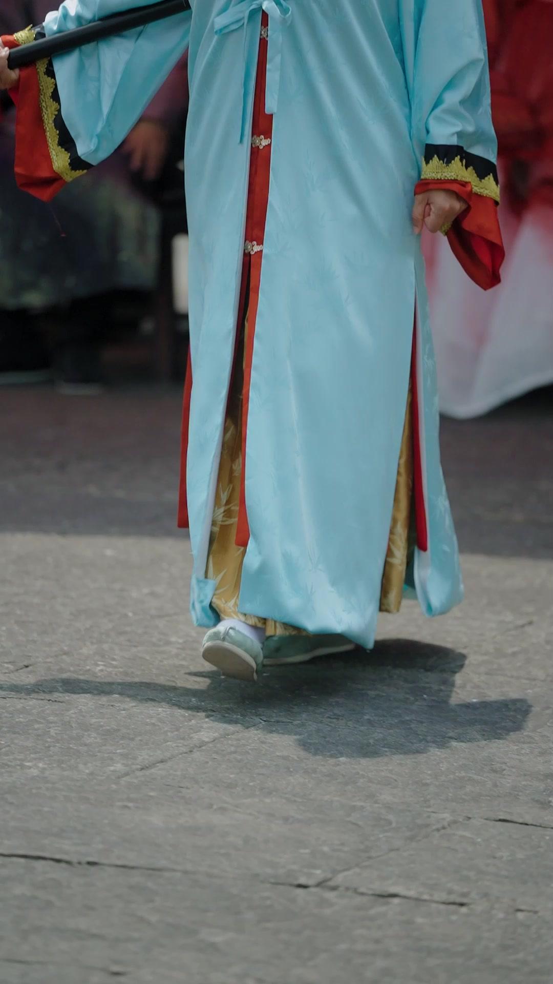 Jangan Berisik, Dewa Silat Lahir