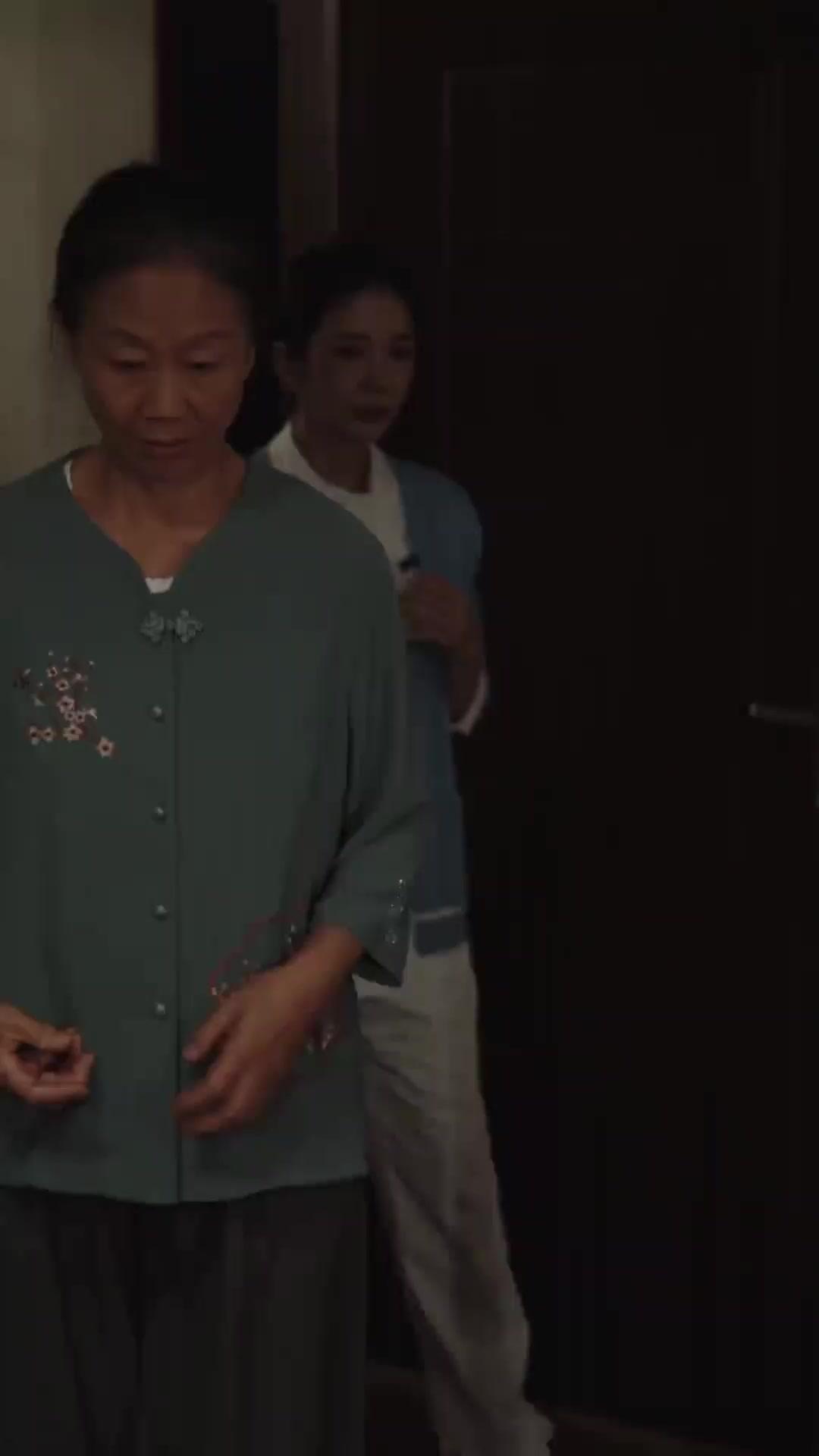 (พากย์เสียง) ความมืดใต้ดวงอาทิตย์