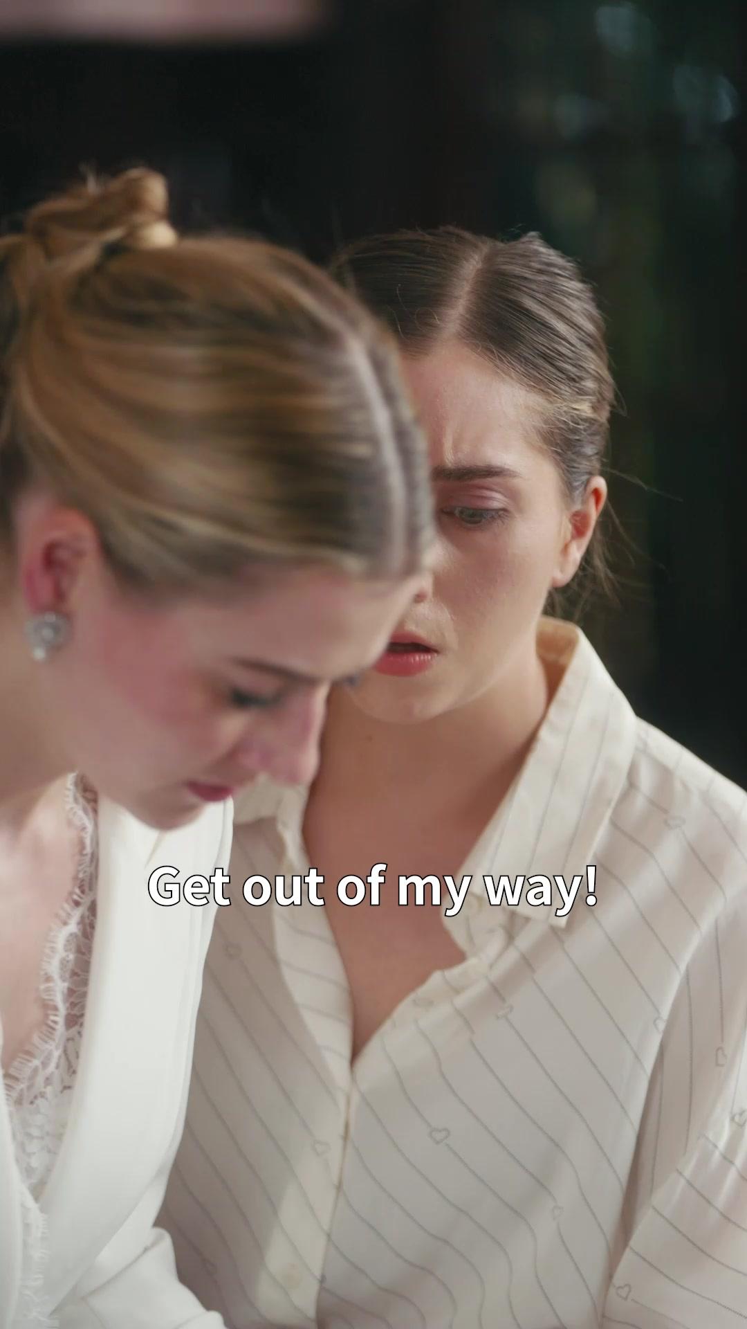 After Switched Fiancé, I Married a Mafia Boss