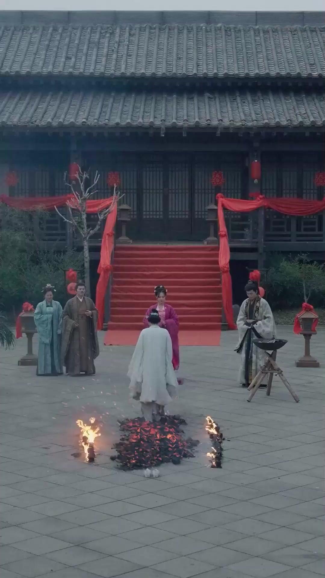 (Doblado)La reina del destino