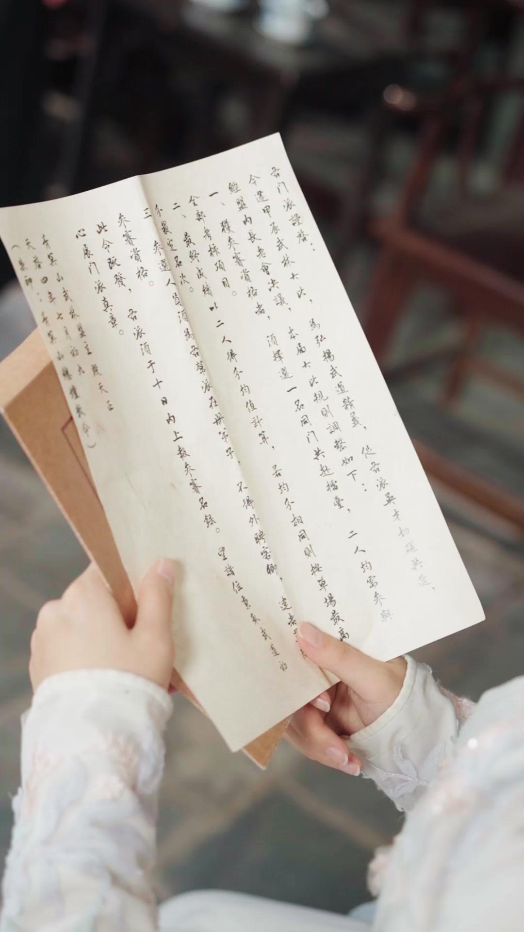 Bajo la máscara del inútil