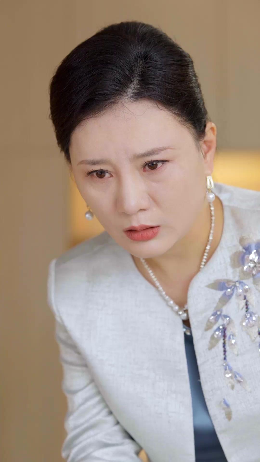 L'ÉTREINTE ET L'ADIEU