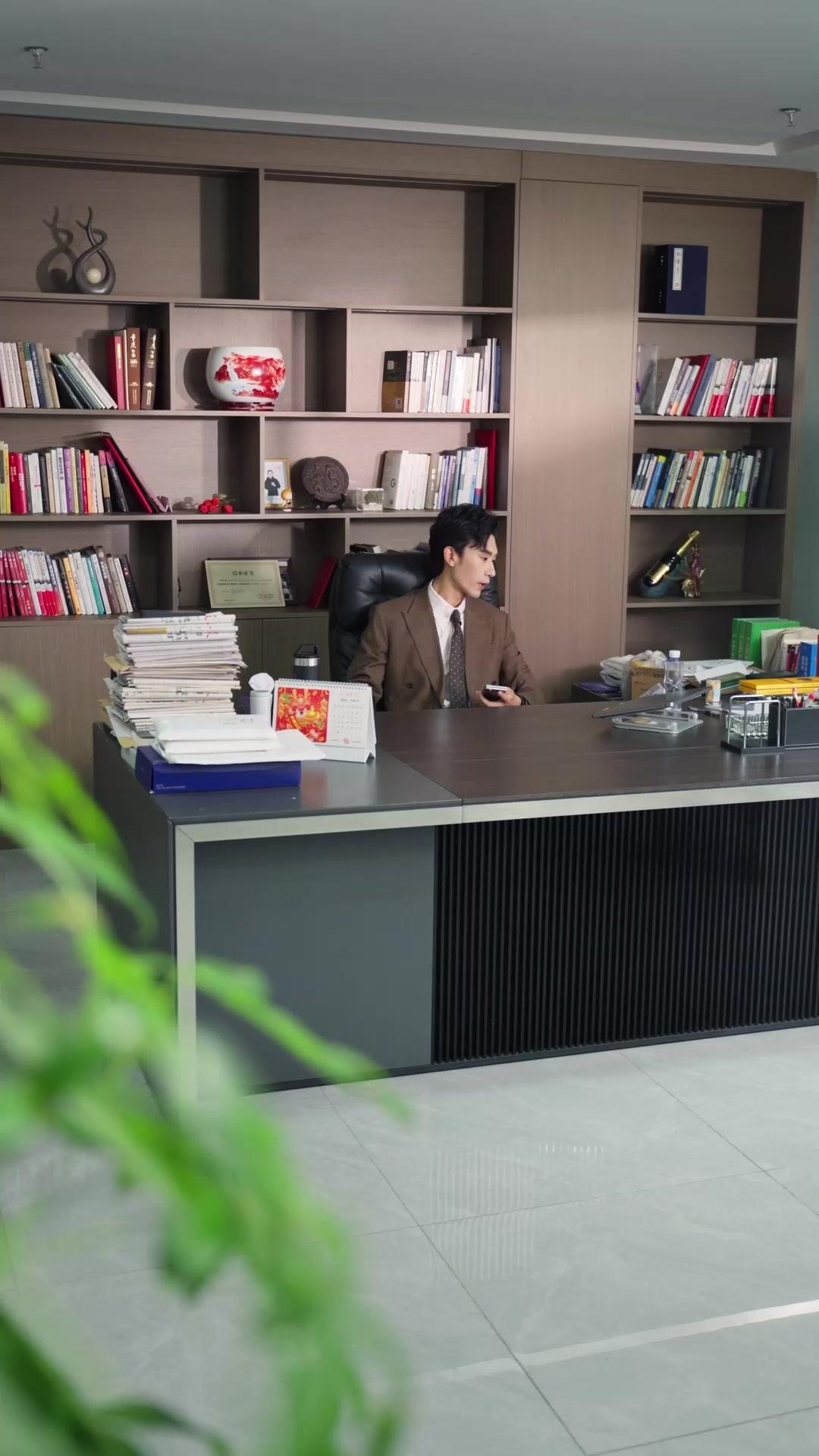 Cinta Membara Direktur Miliarder