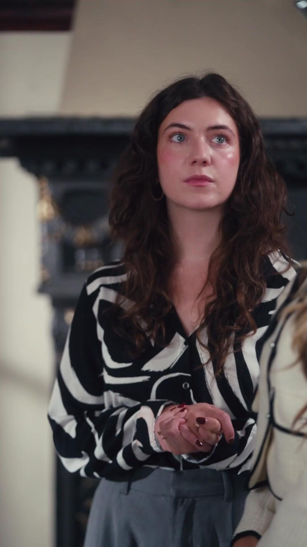 After Switched Fiancé, I Married a Mafia Boss