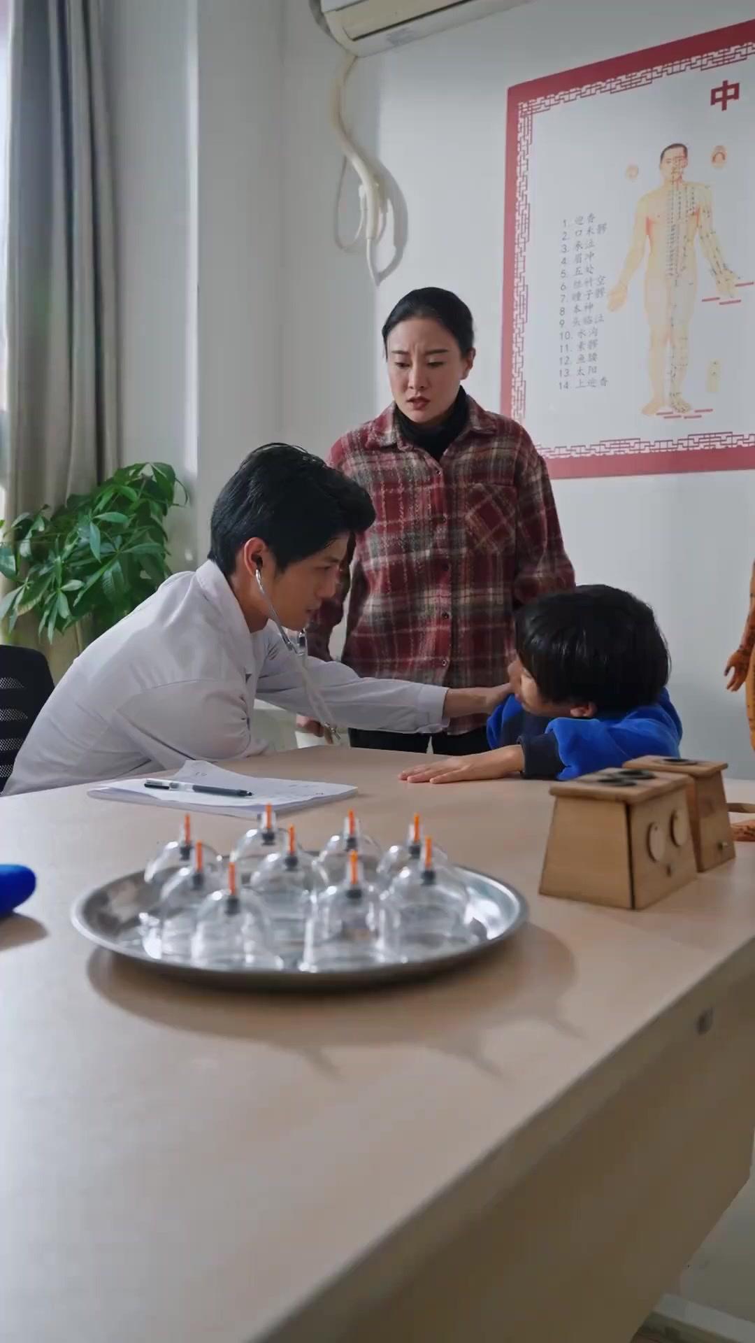 MÉDECIN HORS COMMUN: LE COEUR DE BIENVEILLANCE