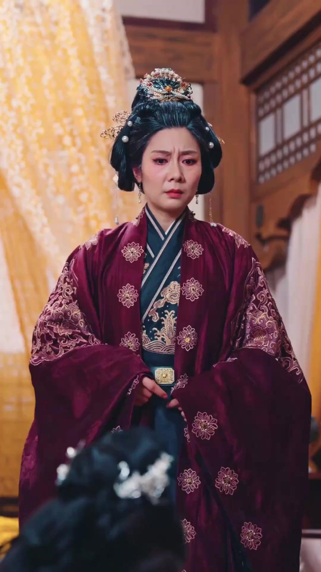 Ibuku dayang, Aku Kaisar