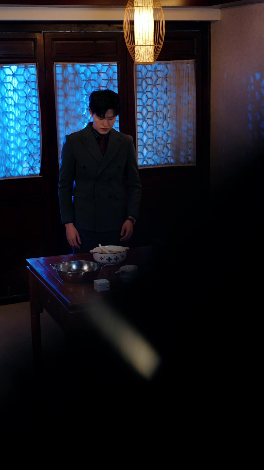 LE SECRET DERRIÈRE DE LA PORTE