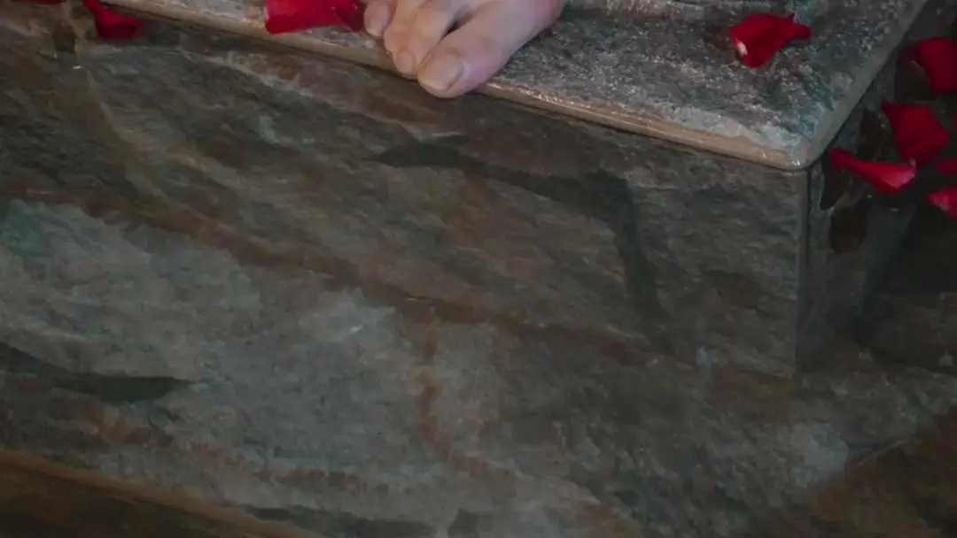 Dua Kuasa Menjadi Satu: Ketika Li Xiu dan Su Wan Berbagi Napas di Air Panas