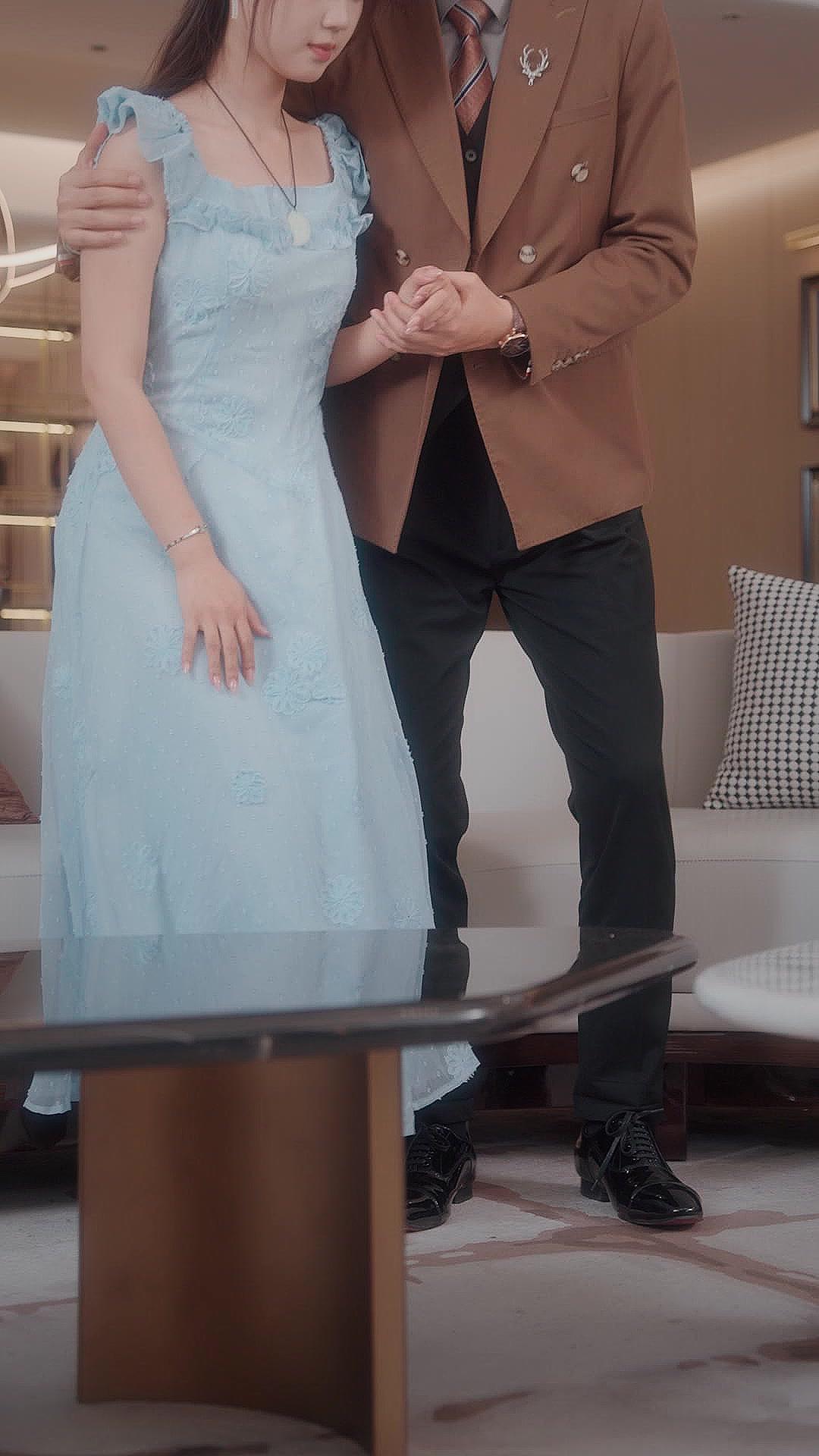 Mawar Di Tapak Tangan - Terlalu Menggoda