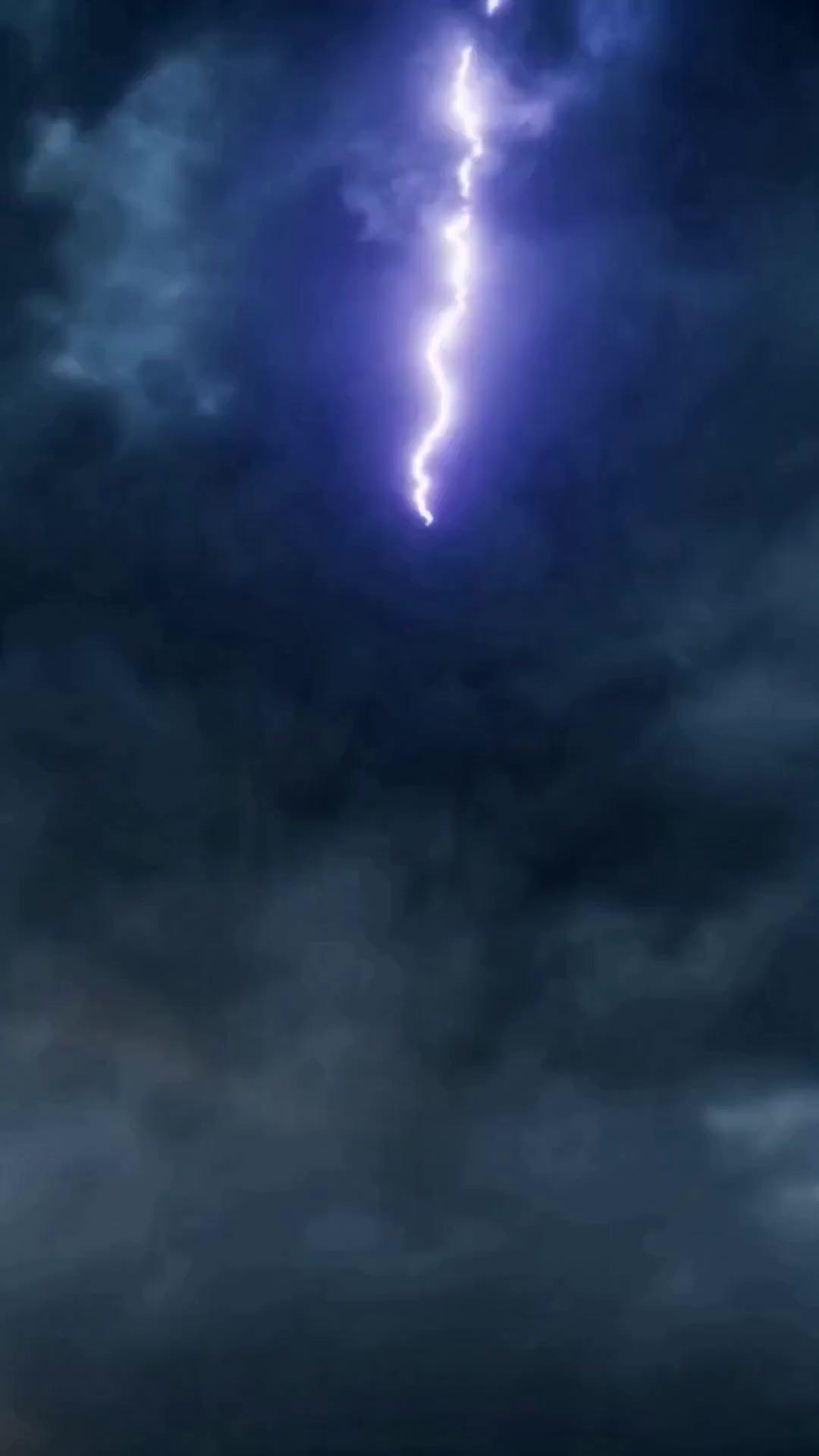 (مدبلج) احتقروني... فأصبحت أسطورة