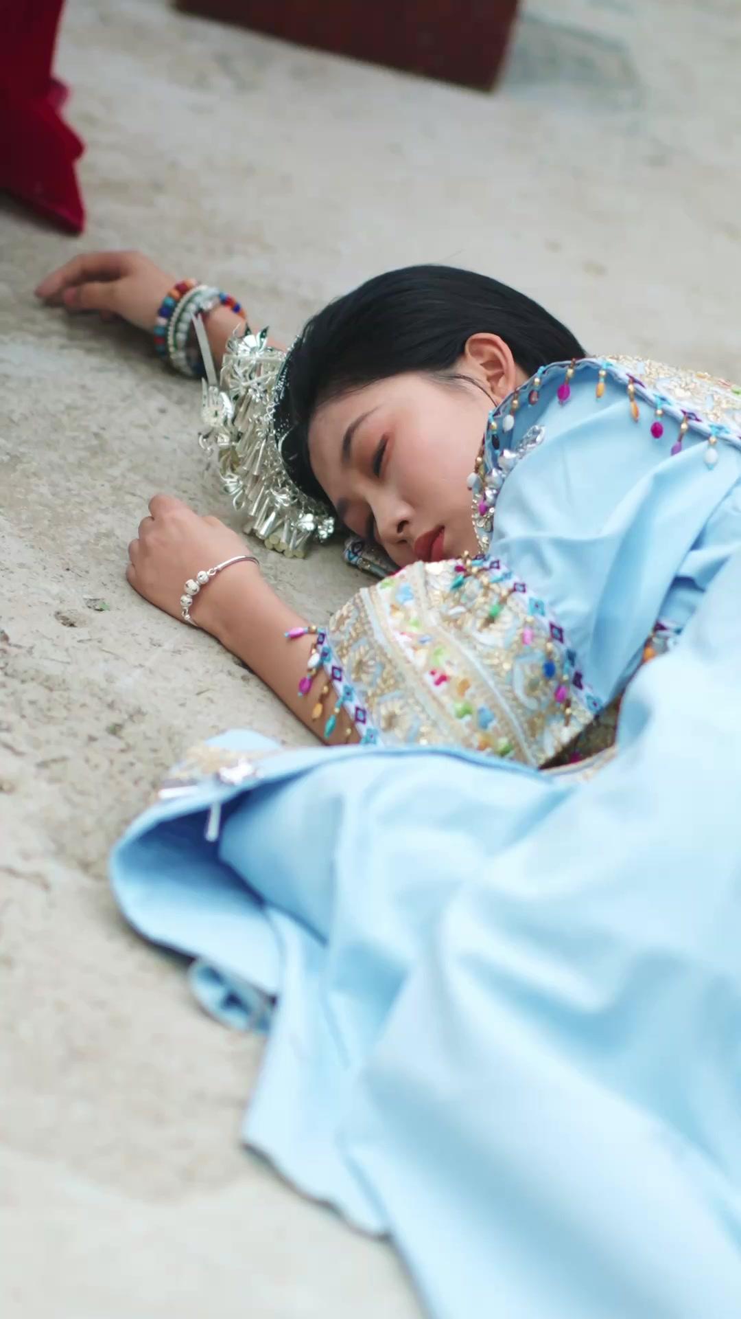 FLEUR DÉCHUE, ÂME EN COLÈRE