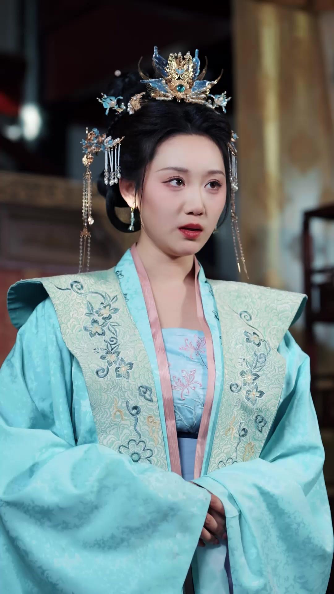  Putri Hoki Bikin Heboh Istana