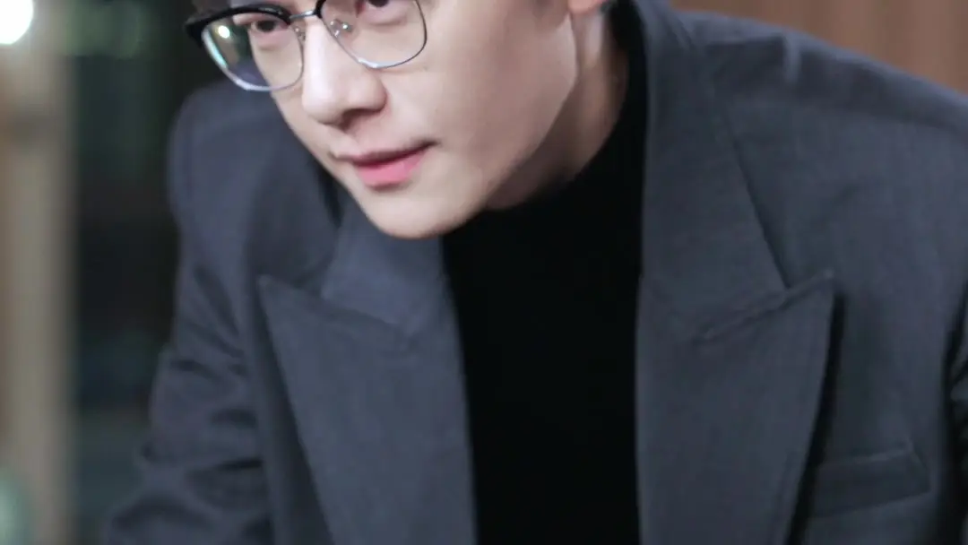 Too Late for Love: When Glasses Reflect More Than Light