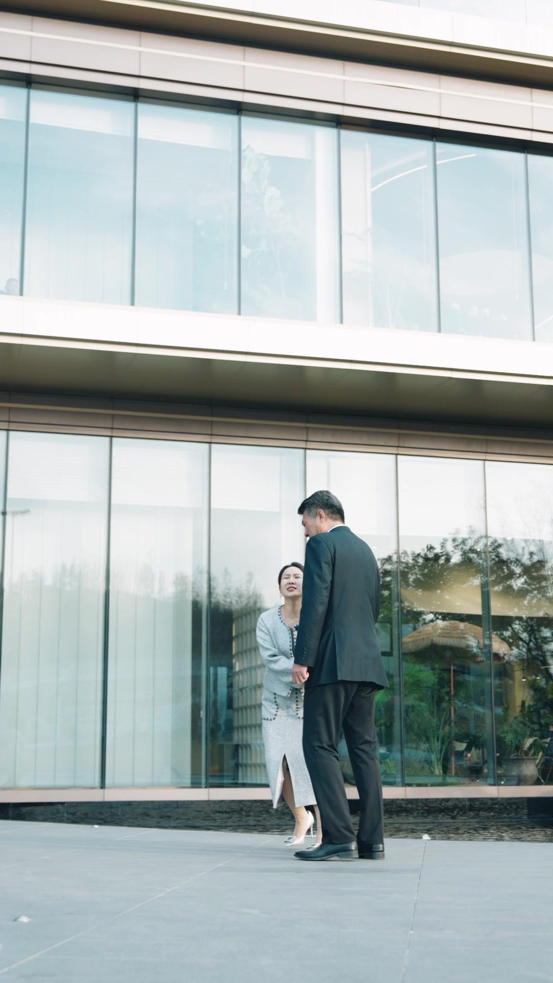 Pelakor Naik, Istri Sah Tersingkir?