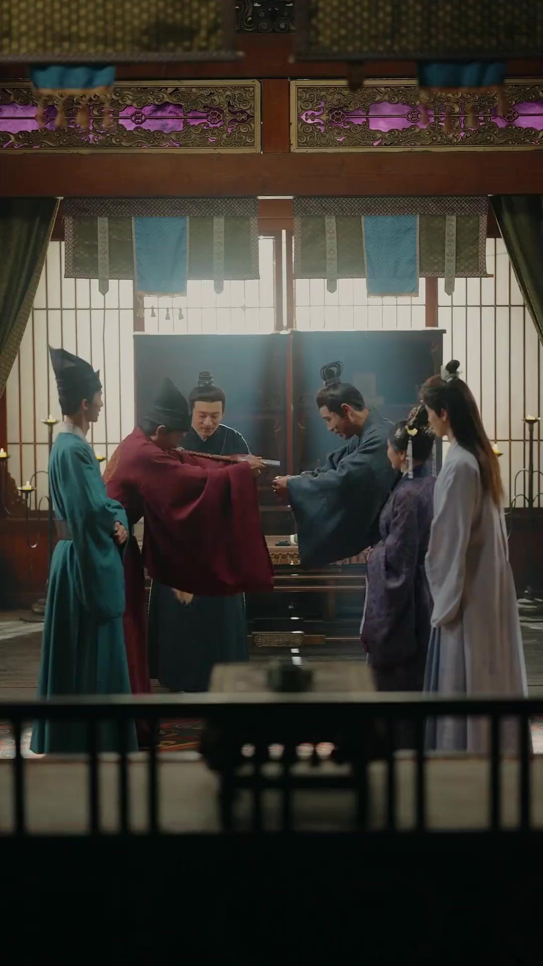 تاج الخريف في السجن