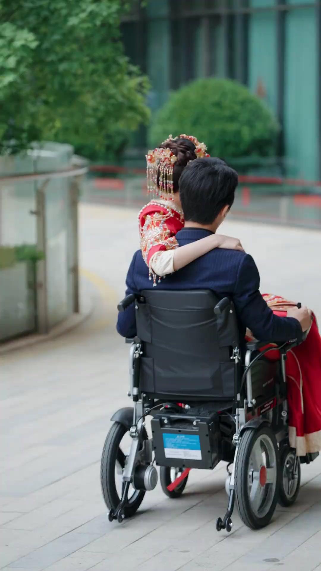 (Doblado)¡Cásate conmigo, demonio!