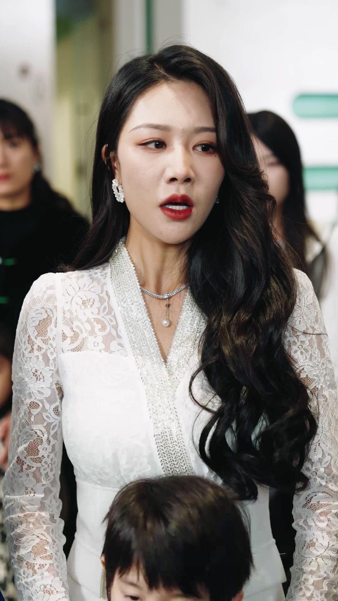 Pelakor Naik, Istri Sah Tersingkir?