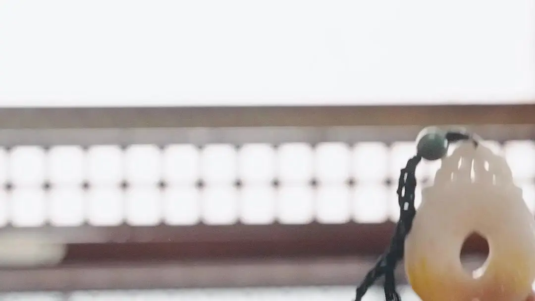 Love, Crown, and a Baby on the Run: When a Tassel Tells More Than a Treaty