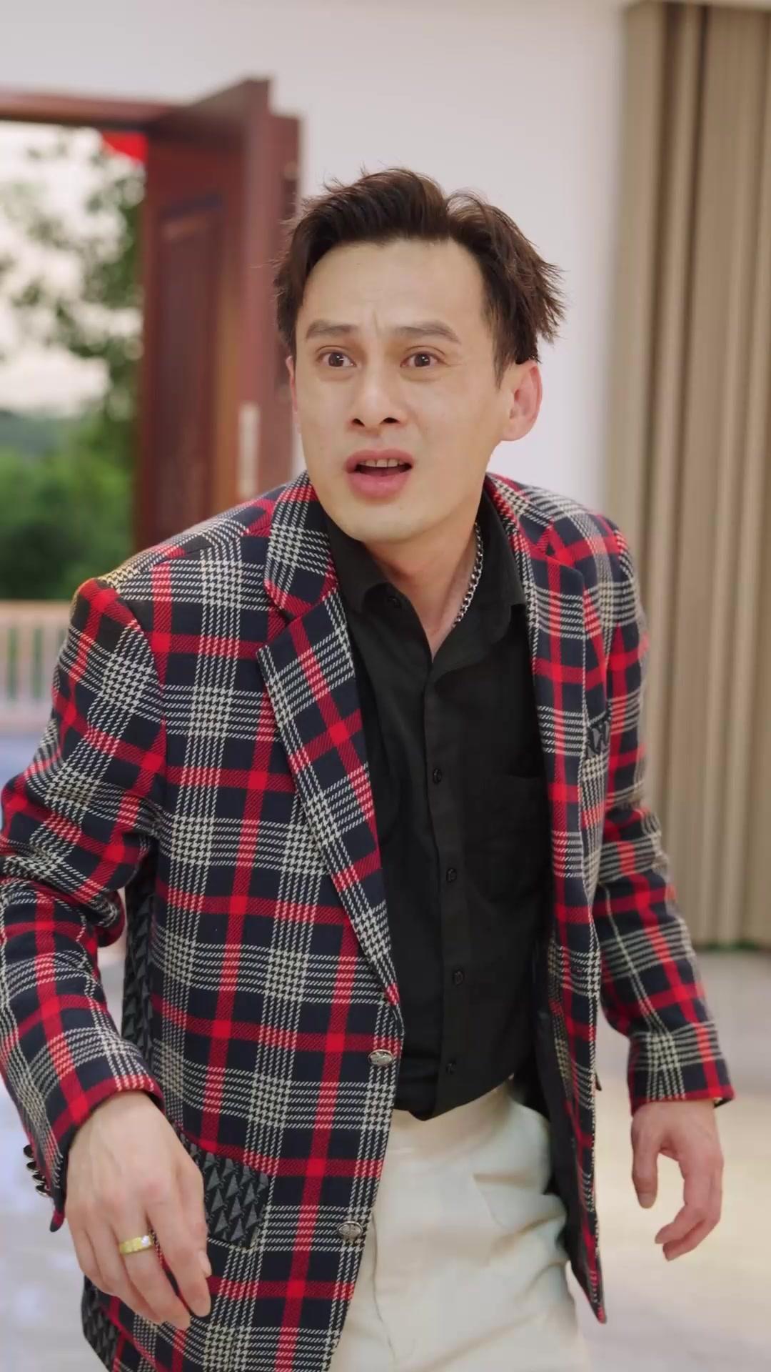 APRÈS LE DIVORCE, IL M'AIME FOLLEMENT