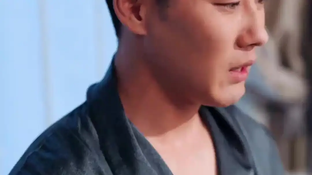 (Dublajlı) Ölümsüz Düştü Dünyaya, Eşim Kara Anka: Yatak Odasında Bir Şaşkınlık Dansı