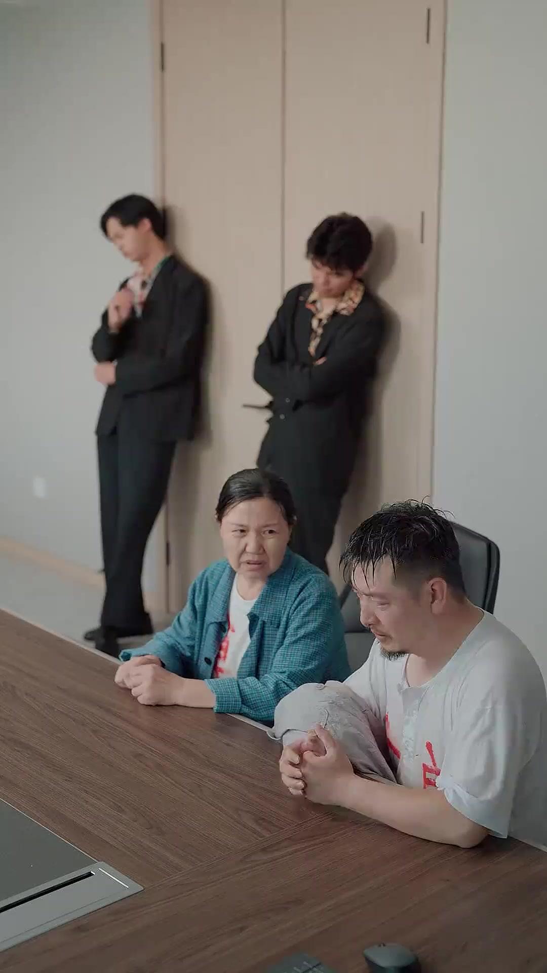 (Doblado) Intolerable