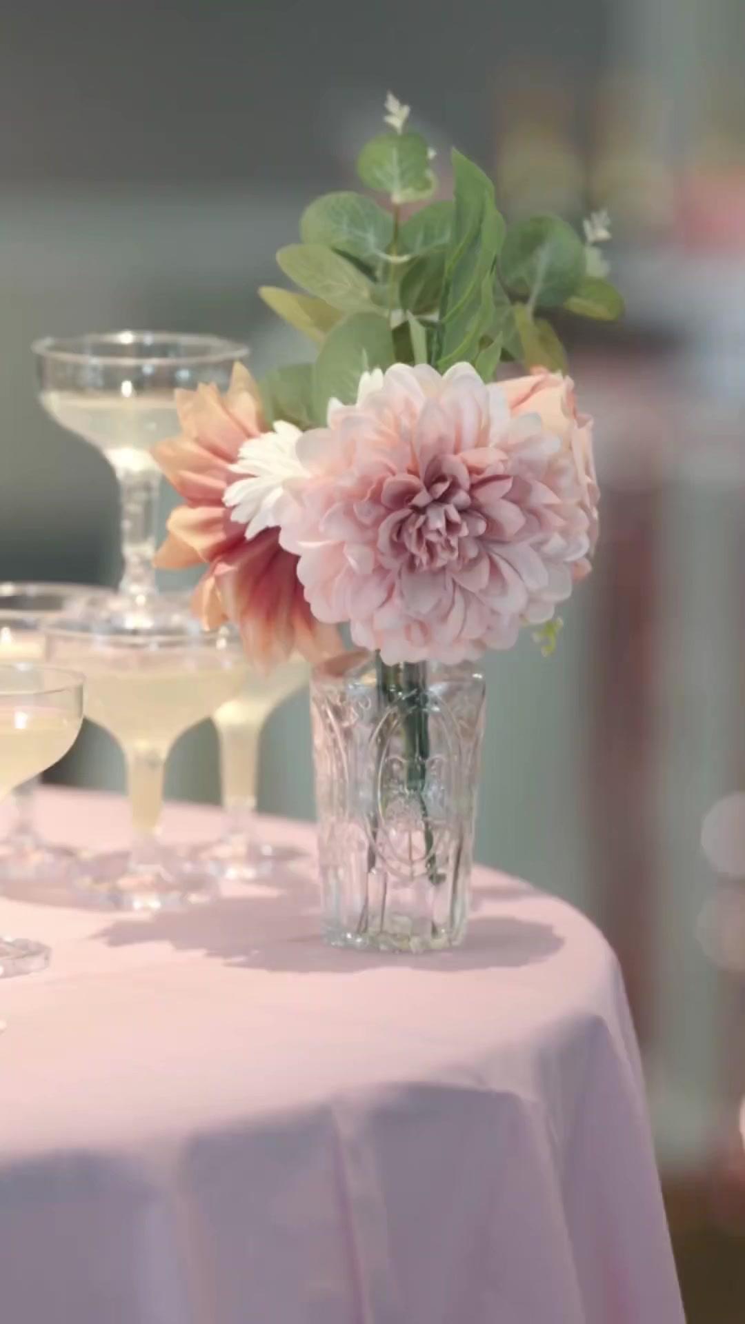 Schwangere Erbin: Verwöhnt von fünf Onkeln