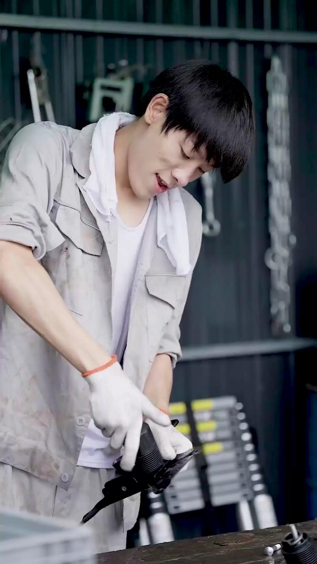 捨てた夫が獄尊？！前妻の大悔悟